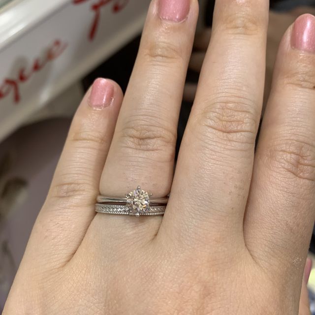【アンジェリックフォセッテ(Angelique Fossette)の口コミ】 何店舗も巡って指輪の好きなデザインはだいたい決めていました。自分の指…