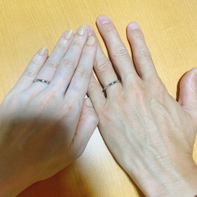 【銀座ダイヤモンドシライシの口コミ】 ダイヤモンドがどこよりも輝いていたことと、内側に誕生石を入れることが…