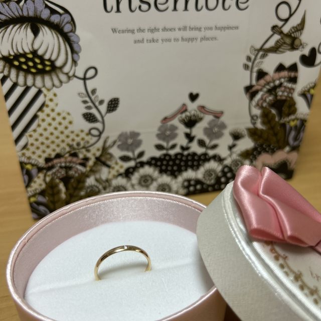 【insembre(インセンブレ)の口コミ】 綺麗なイエローゴールドにダイヤが1粒ついたシンプルなデザインですがとて…