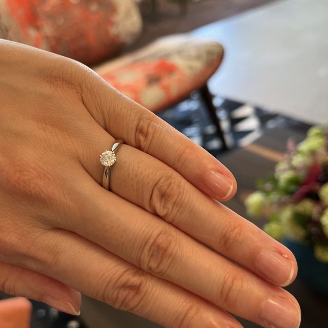 【BRILLIANCE+(ブリリアンスプラス)の口コミ】 お互い結婚することを決めていたので彼女を連れて来店しました。

私は、…