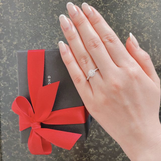 【ラザール ダイヤモンド(LAZARE DIAMOND)の口コミ】 世界一美しいとされるダイヤモンドを最大限に活かされたデザインであった…