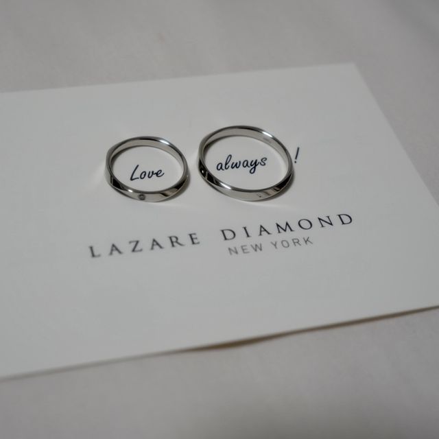 【ラザール ダイヤモンド(LAZARE DIAMOND)の口コミ】 シンプルで、でも少し他と変わっているデザインで探していました。他のブ…