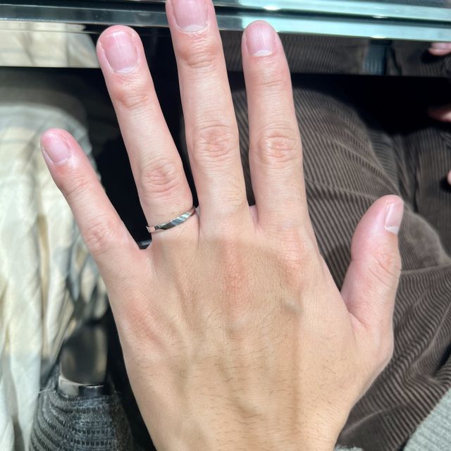 【ラザール ダイヤモンド(LAZARE DIAMOND)の口コミ】 シンプルで、でも少し他と変わっているデザインで探していました。他のブ…