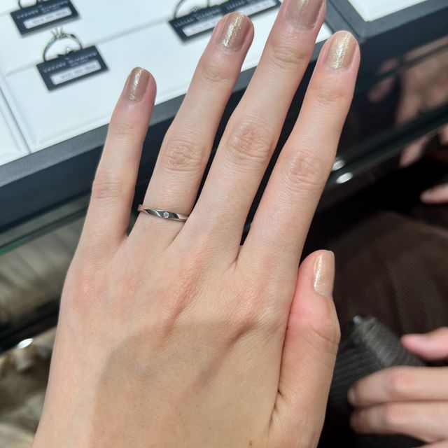 【ラザール ダイヤモンド(LAZARE DIAMOND)の口コミ】 シンプルで、でも少し他と変わっているデザインで探していました。他のブ…