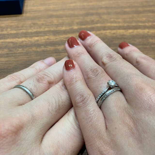 【4℃ BRIDAL(ヨンドシーブライダル)の口コミ】 デザインがとても可愛く一目惚れでした。キラキラしたデザインが個人的に…