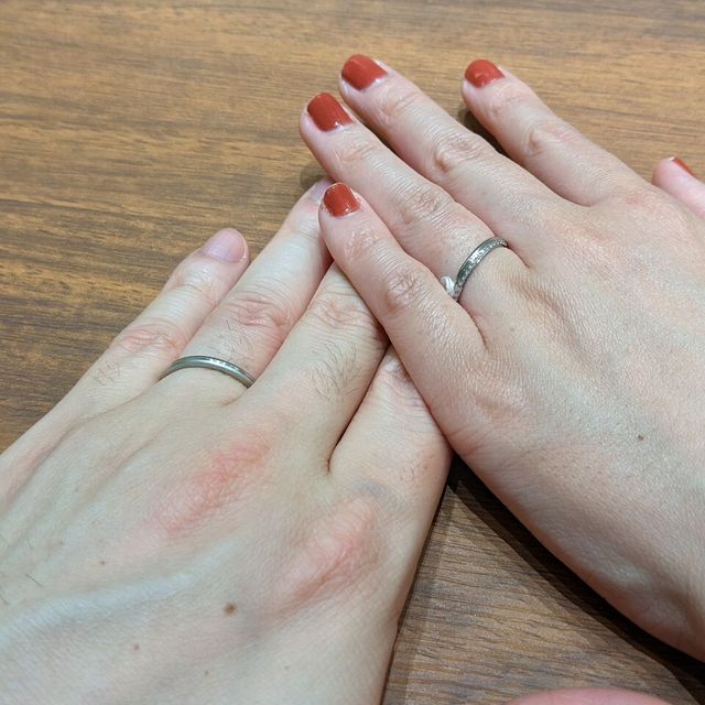 【4℃ BRIDAL(ヨンドシーブライダル)の口コミ】 デザインがとても可愛く一目惚れでした。キラキラしたデザインが個人的に…