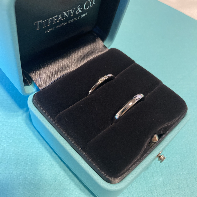 【ティファニー(Tiffany & Co.)の口コミ】 何よりデザインに一目惚れしました。ダイヤが3つ並んでついているのですが…