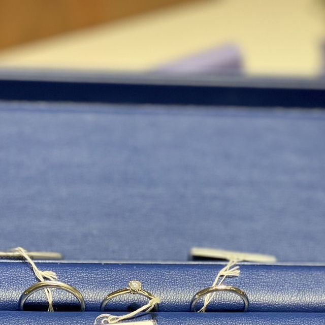 【銀座ダイヤモンドシライシの口コミ】 結婚指輪に一目惚れして、決めました！
結婚指輪と婚約指輪を重ねてつけた…