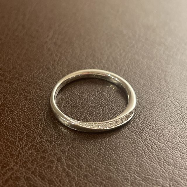 【銀座ダイヤモンドシライシの口コミ】 結婚指輪はダイヤが付いていないシンプルなものが主流かと思っていました…