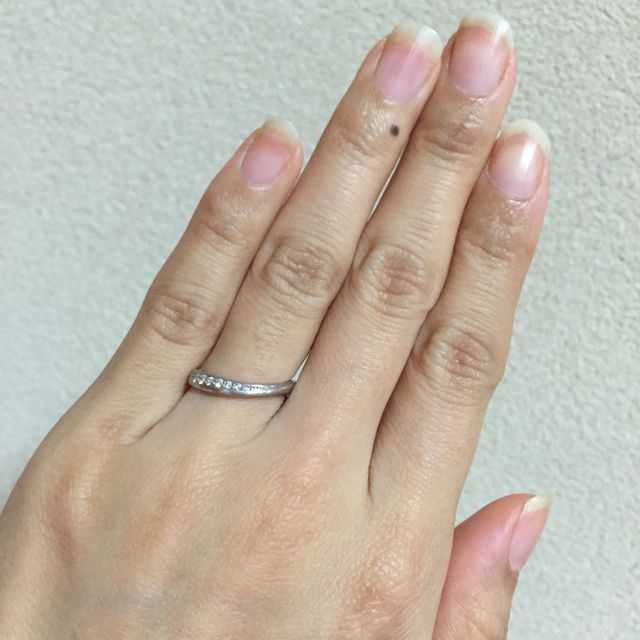 【JEWELRY STUDIO Advance(ジュエリースタジオアドバンス)の口コミ】 結婚情報誌で紹介されていたこの指輪に一目惚れでした。細いS字カーブで指…