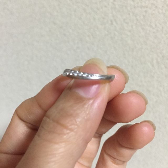 【JEWELRY STUDIO Advance(ジュエリースタジオアドバンス)の口コミ】 結婚情報誌で紹介されていたこの指輪に一目惚れでした。細いS字カーブで指…