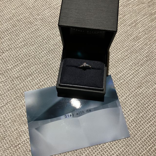 【ラザール ダイヤモンド(LAZARE DIAMOND)の口コミ】 デザインに一目惚れして購入しました。
ダイヤモンドが暗い場所でもキラキ…
