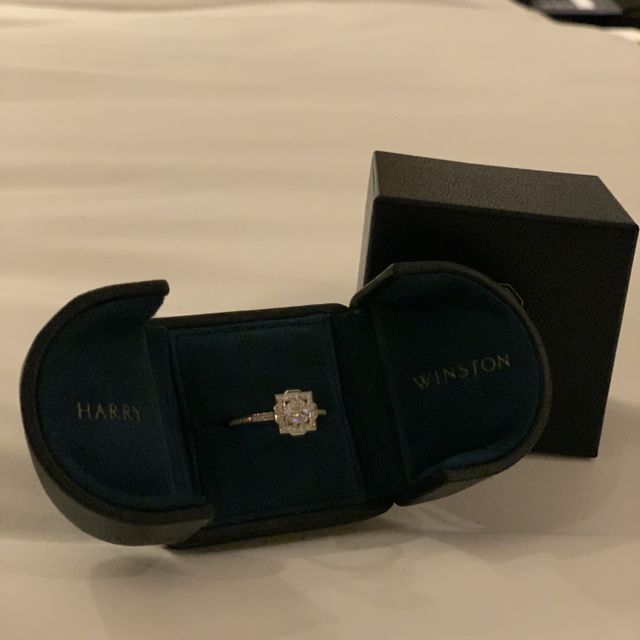 【ハリー・ウィンストン(Harry Winston)の口コミ】 指輪のデザインに一目惚れしました。光に当たった時の輝きがとても素敵で…