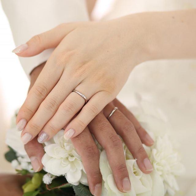 【4℃ BRIDAL(ヨンドシーブライダル)の口コミ】 シンプルだが一つダイヤモンドが入っているので、華やかな印象になるので…