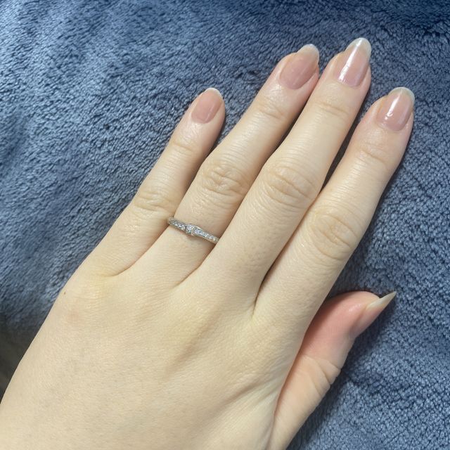 【エクセルコダイヤモンド(EXELCO DIAMOND)の口コミ】 指輪の決め手は、デザイン・付け心地・ダイヤの品質です。
結婚指輪単体で…