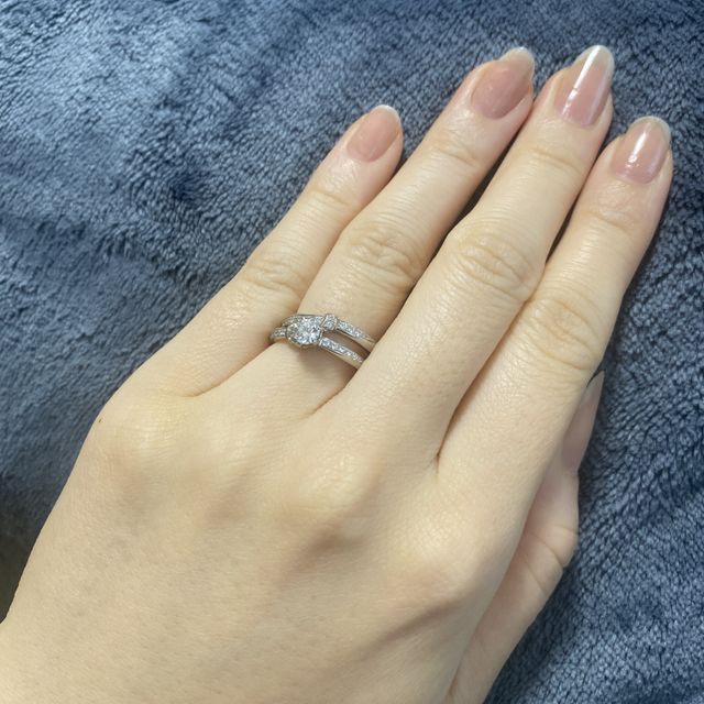 【エクセルコダイヤモンド(EXELCO DIAMOND)の口コミ】 指輪の決め手は、デザイン・付け心地・ダイヤの品質です。
結婚指輪単体で…