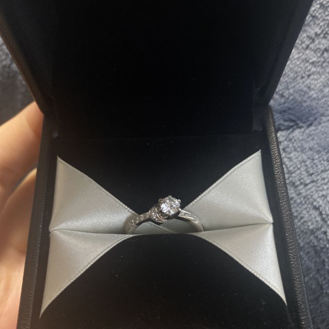 【エクセルコダイヤモンド(EXELCO DIAMOND)の口コミ】 指輪の決め手は、デザイン・付け心地・ダイヤの品質です。
結婚指輪単体で…