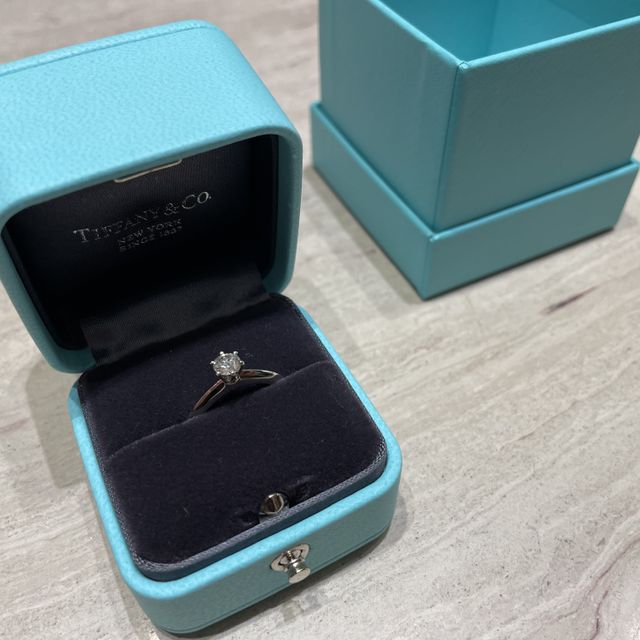 【ティファニー(Tiffany & Co.)の口コミ】 憧れのティファニーの指輪というのが1番嬉しいポイントです。
リング部分…