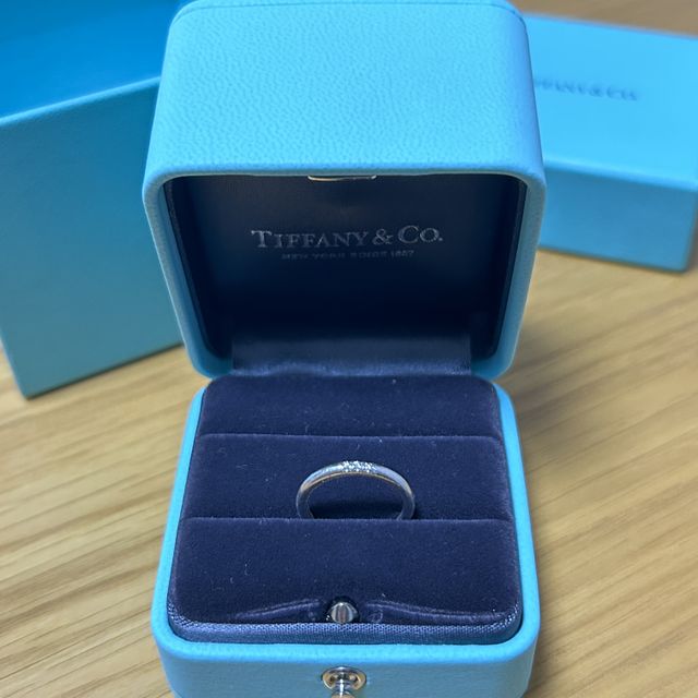 【ティファニー(Tiffany & Co.)の口コミ】 3つのダイヤが女性らしく可愛く、デザインに一目惚れしてこの指輪に決めま…