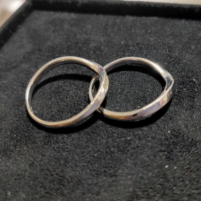 【GISELLE(ジゼル)の口コミ】 シンプルで肌になじむ曲線のデザインが気に入り、この指輪に決めました。…