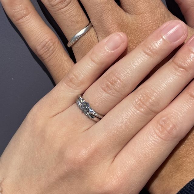 【AFFLUX(アフラックス)の口コミ】 7/7が記念日なので、七夕モチーフの指輪を探していました。
石が7つついて…