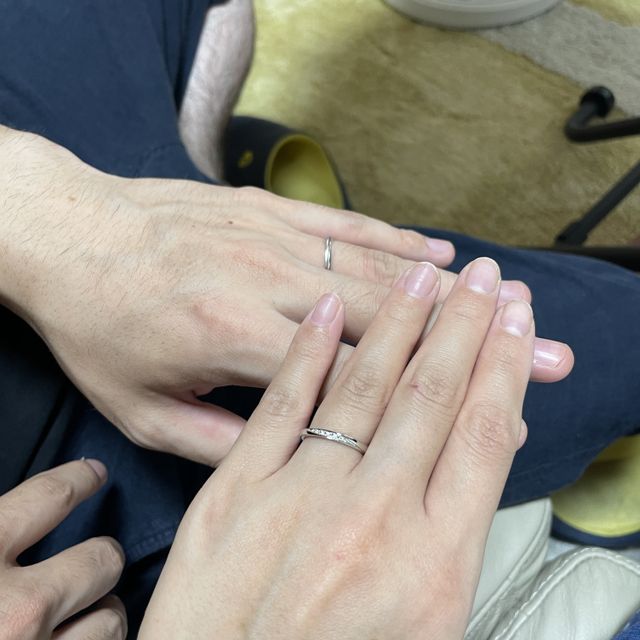 【銀座ダイヤモンドシライシの口コミ】 デザインの良さと着け心地でした。夫が細い指輪を希望していて、海外のブ…