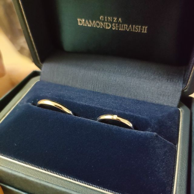【銀座ダイヤモンドシライシの口コミ】 高級感があるシンプルなデザインを探していた。
20万円台の結婚指輪の中に…