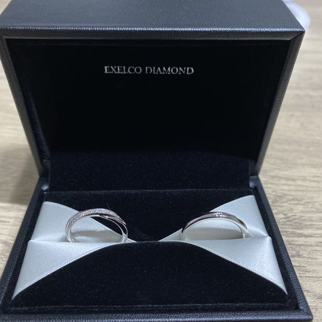 【エクセルコダイヤモンド(EXELCO DIAMOND)の口コミ】 指輪の決めてはデザインが気に入ったからです。たくさんの指輪を試着させ…