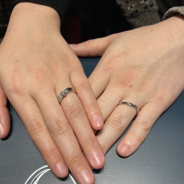 【銀座ダイヤモンドシライシの口コミ】 婚約指輪と結婚指輪を一緒に着けることがあるかもしれないので、セットリ…