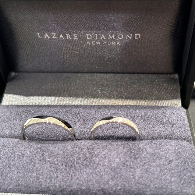 【ラザール ダイヤモンド(LAZARE DIAMOND)の口コミ】 ２人とも指の関節が太いのと、しっかりとした手なので、存在感のあるもの…