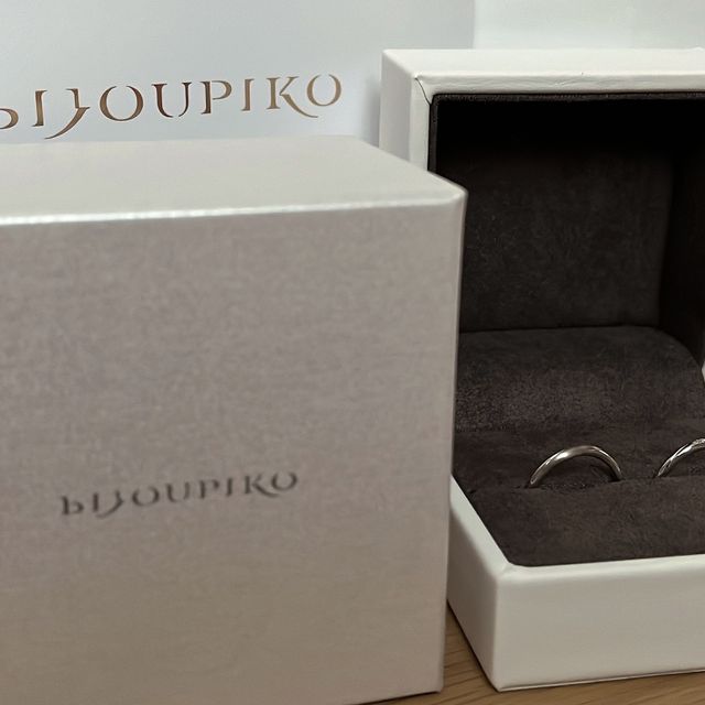 【One&Only(ワンアンドオンリー)の口コミ】 デザインと価格がマッチして購入しました。
シンプルながらも流線型なデザ…