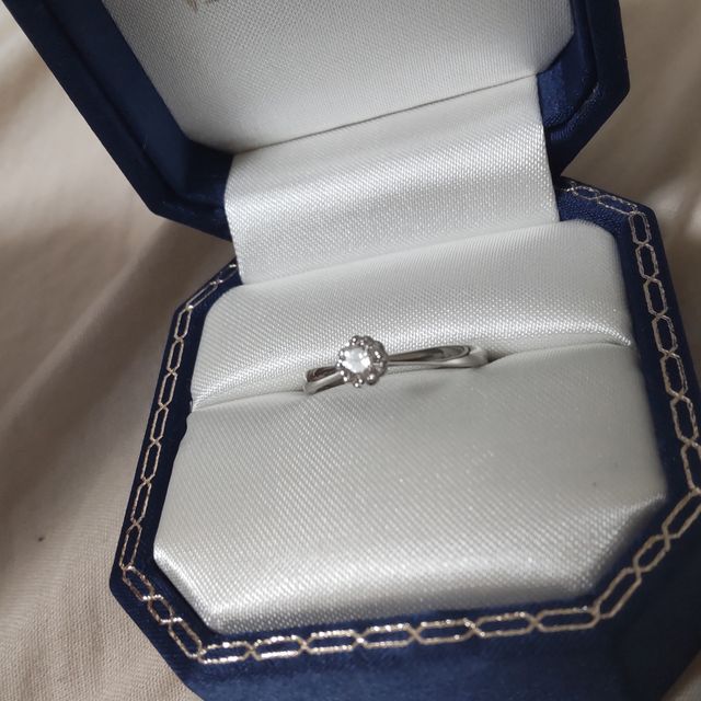 【ヴァンドーム青山(VENDOME AOYAMA)の口コミ】 横から見たときの台座の形とダイヤモンドのカットと品質に心引かれました…