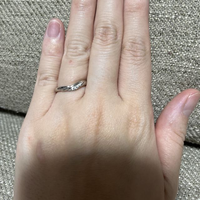 【ケイウノ ブライダル(K.UNO BRIDAL)の口コミ】 指輪のデザインはウェーブで探しており、いくつか提案していただきました…