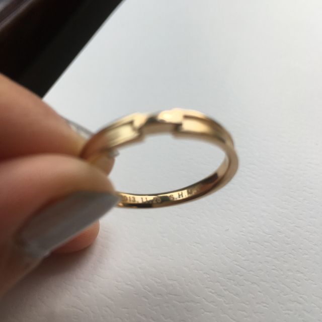 【ジュエリーツツミ(JEWELRY TSUTSUMI)の口コミ】 シンプルですが、窪み部分の艶をなくしていて、男性が着けやすそうなデザ…