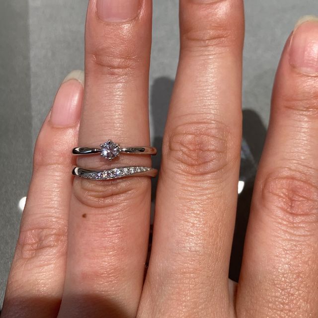 【アイプリモ(I-PRIMO)の口コミ】 当初、結婚指輪のみ購入のつもりで来店しました。
色々と試着させて頂くう…