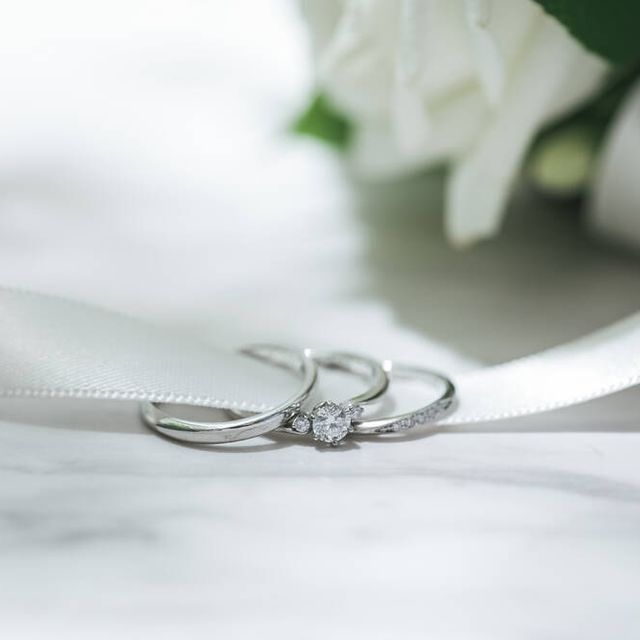 【BRILLIANCE+(ブリリアンスプラス)の口コミ】 石を選んで、リングを選ぶ方式です。
リングの値段は決まっているので、石…