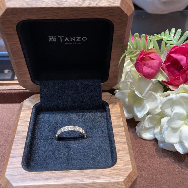【TANZO.(鍛造指輪)の口コミ】 こだわりポイントとして、ミル打ちのデザインでサイズ直しが可能であるこ…