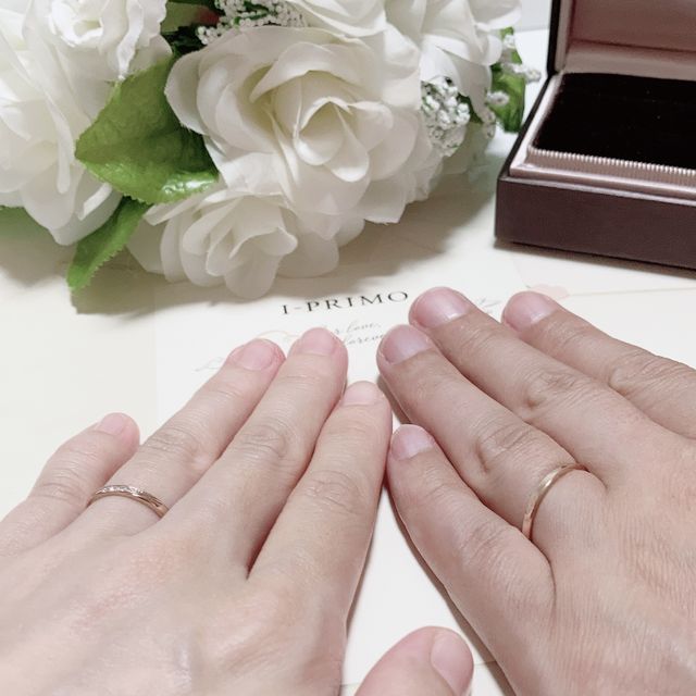 【アイプリモ(I-PRIMO)の口コミ】 デザインがシンプルかつ可愛いものだったので選びました。結婚指輪はゴー…