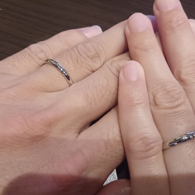 【4℃ BRIDAL(ヨンドシーブライダル)の口コミ】 指輪を合わせるとハートの形になるデザインが可愛かったです。また、シン…
