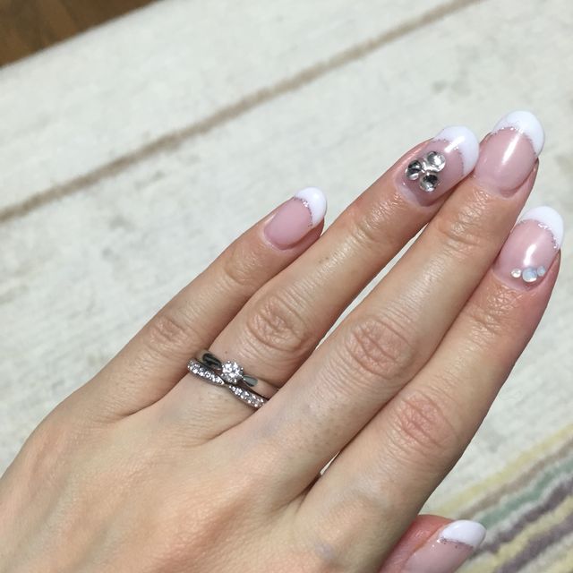 【ティファニー(Tiffany & Co.)の口コミ】 婚約指輪と結婚指輪の2本を購入しました。2人で決めた、大切なリングを特…