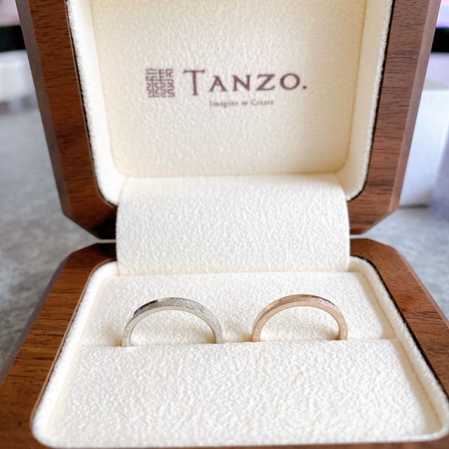 【TANZO.(鍛造指輪)の口コミ】 TANZOさんの指輪の1番の決め手は、鍛造製法で丈夫な指輪や、和のテースト…