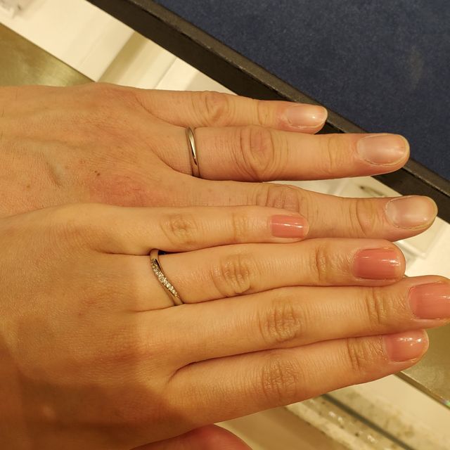 【4℃ BRIDAL(ヨンドシーブライダル)の口コミ】 決め手となったのは着け心地と似合うかどうかです。試着前に良いなと思っ…