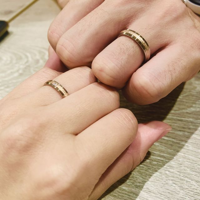 【EURO WEDDING BANDの口コミ】 【デザイン】存在感のあるコンビネーションリングです。中央部分は素材が…