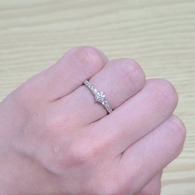 【銀座ダイヤモンドシライシの口コミ】 エタニティリングの様に華やかで、普段使いできる様なデザインを探してい…