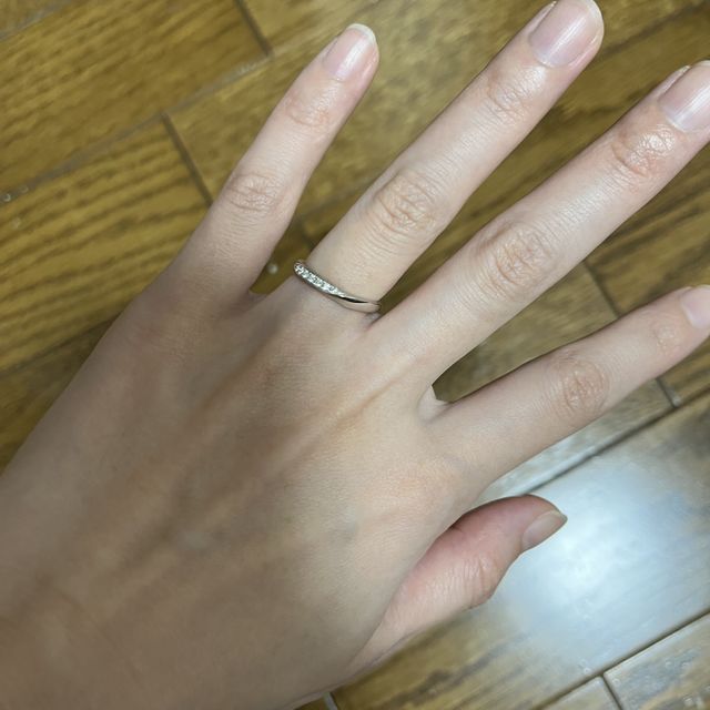 【ROYAL ASSCHER(ロイヤル・アッシャー)の口コミ】 指輪の主な決めては仕事場にしていっても、派手すぎず、悪目立ちしないデ…