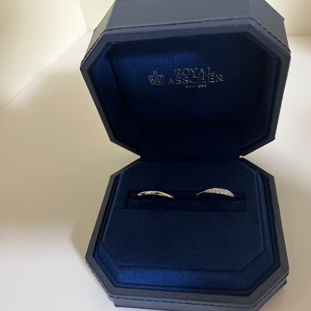 【ROYAL ASSCHER(ロイヤル・アッシャー)の口コミ】 指輪の主な決めては仕事場にしていっても、派手すぎず、悪目立ちしないデ…