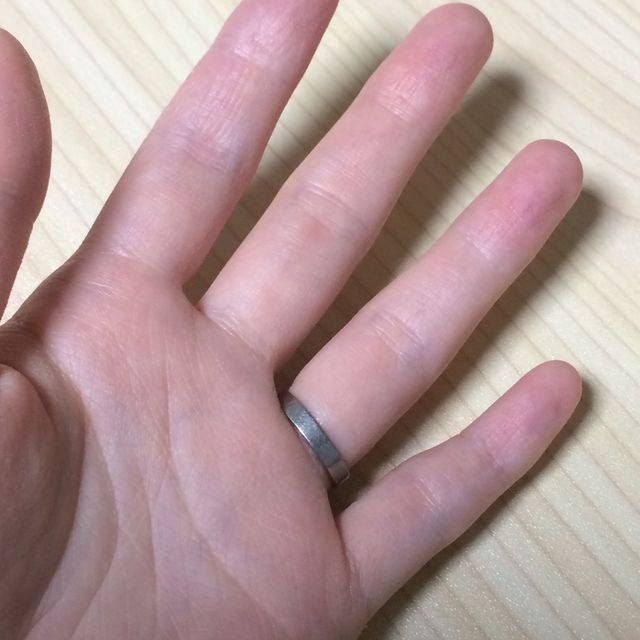 【プロドットコムの口コミ】 主人が金属アレルギーなのでチタン製の指輪を探していました。
シンプルな…