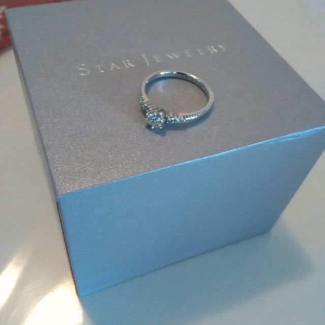 【STAR JEWELRY(スタージュエリー)の口コミ】 まず、自分のすきなジュエリーのブランド２店で購入を検討しました。私は…
