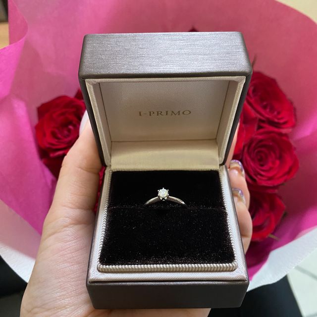 【アイプリモ(I-PRIMO)の口コミ】 婚約指輪もこのブランドでいただいたので、重ね付けしても不自然ではない…