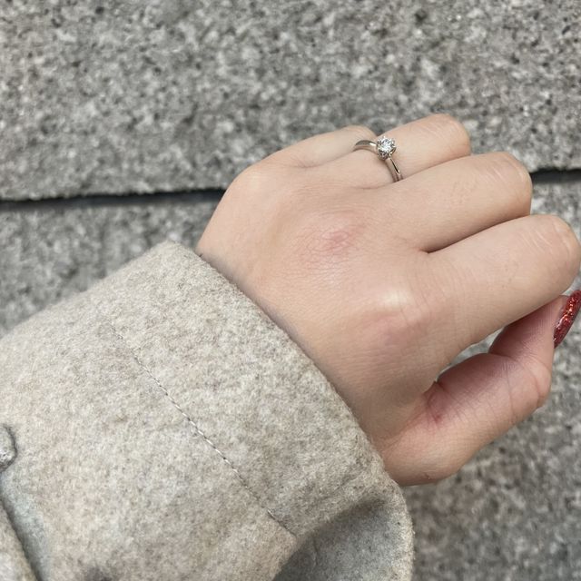 【アイプリモ(I-PRIMO)の口コミ】 婚約指輪もこのブランドでいただいたので、重ね付けしても不自然ではない…